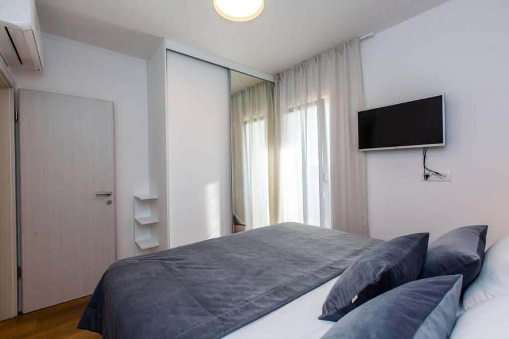 Apartman Anja, Apartman S Pogledom Apartment โตรกีร์ ภายนอก รูปภาพ