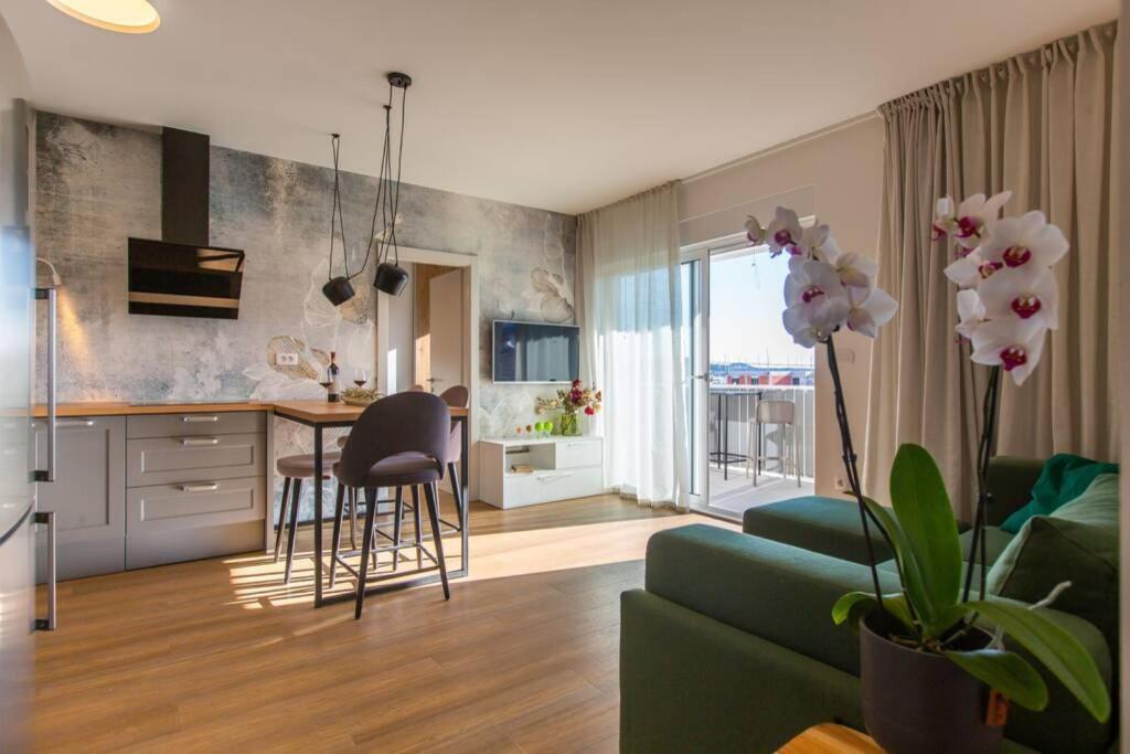 Apartman Anja, Apartman S Pogledom Apartment โตรกีร์ ภายนอก รูปภาพ