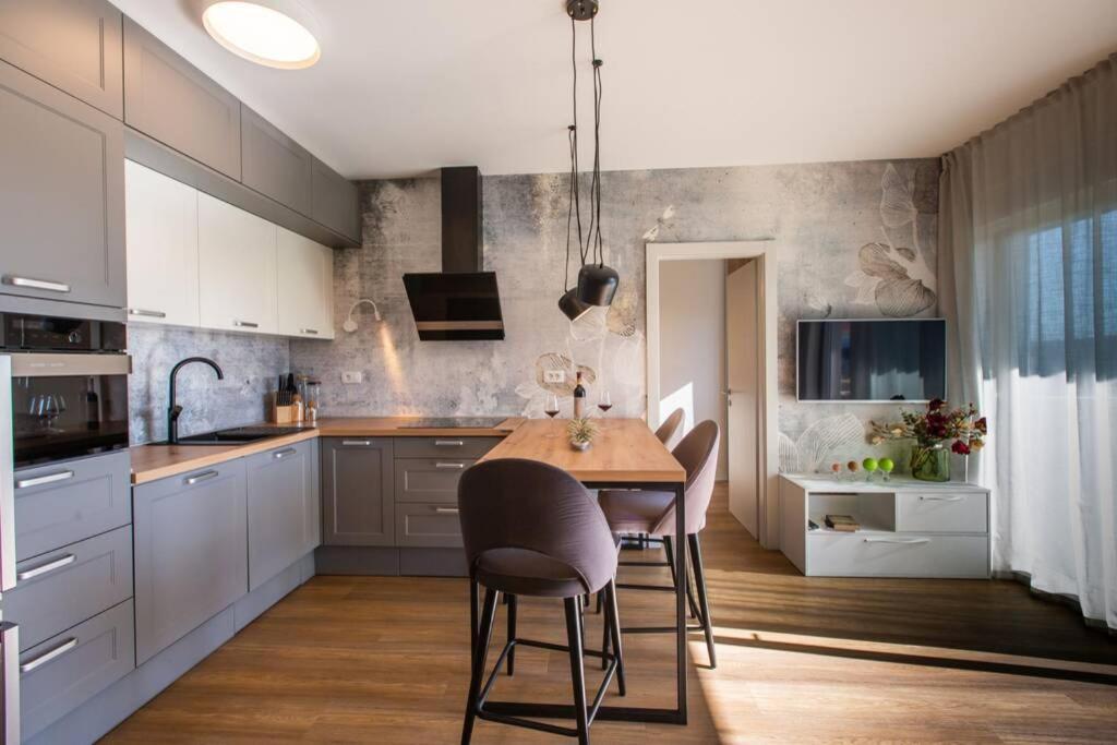 Apartman Anja, Apartman S Pogledom Apartment โตรกีร์ ภายนอก รูปภาพ